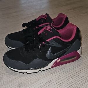 Nike Women's Black and Magenta Air Max Sneakers Size 10